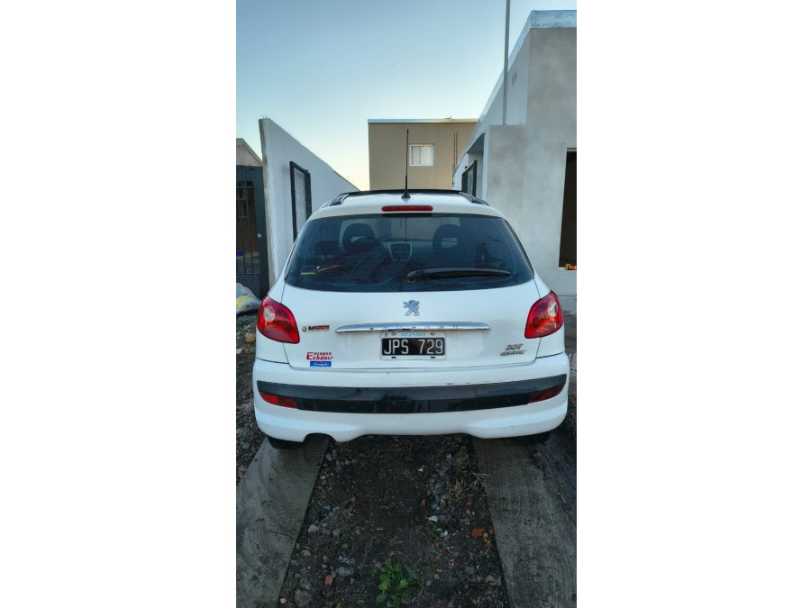 VENDO PEUGEOT 207 1.6 XT 2011 CON 115.000 KM