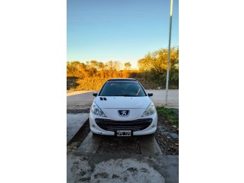 VENDO PEUGEOT 207 1.6 XT 2011 CON 115.000 KM