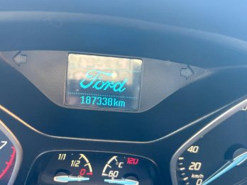 VENDO FORD FOCUS 2015