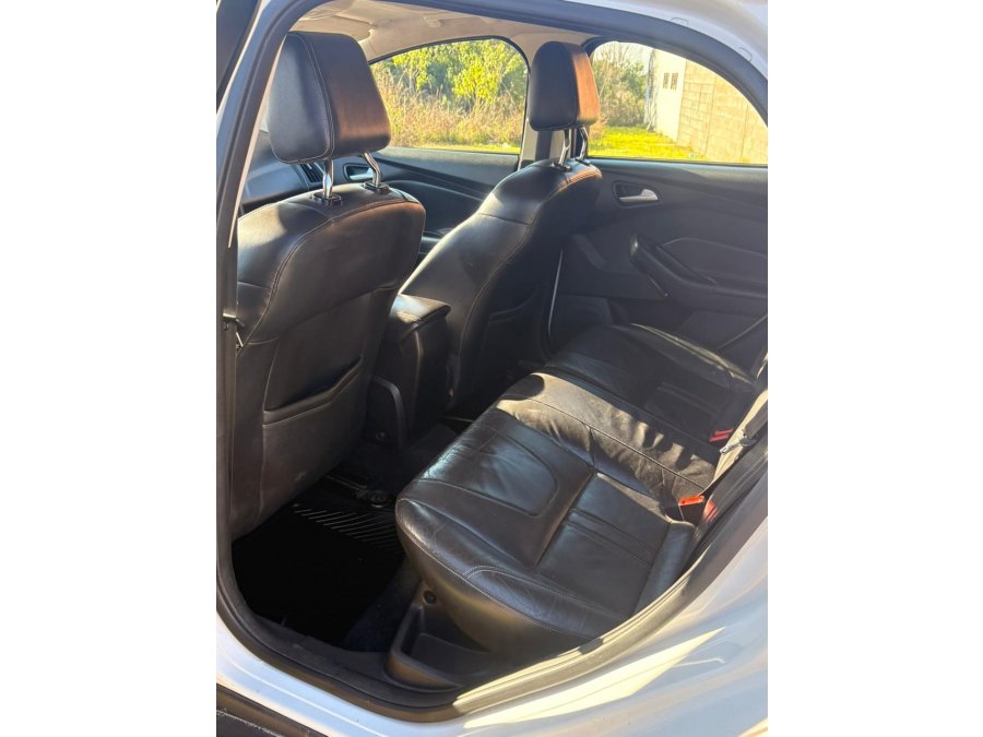 VENDO FORD FOCUS 2015