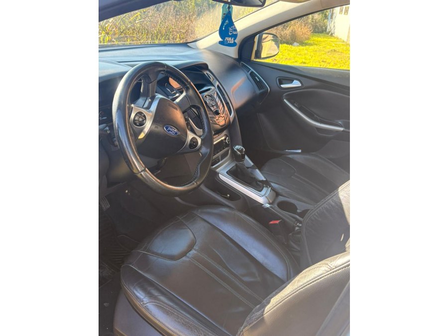 VENDO FORD FOCUS 2015