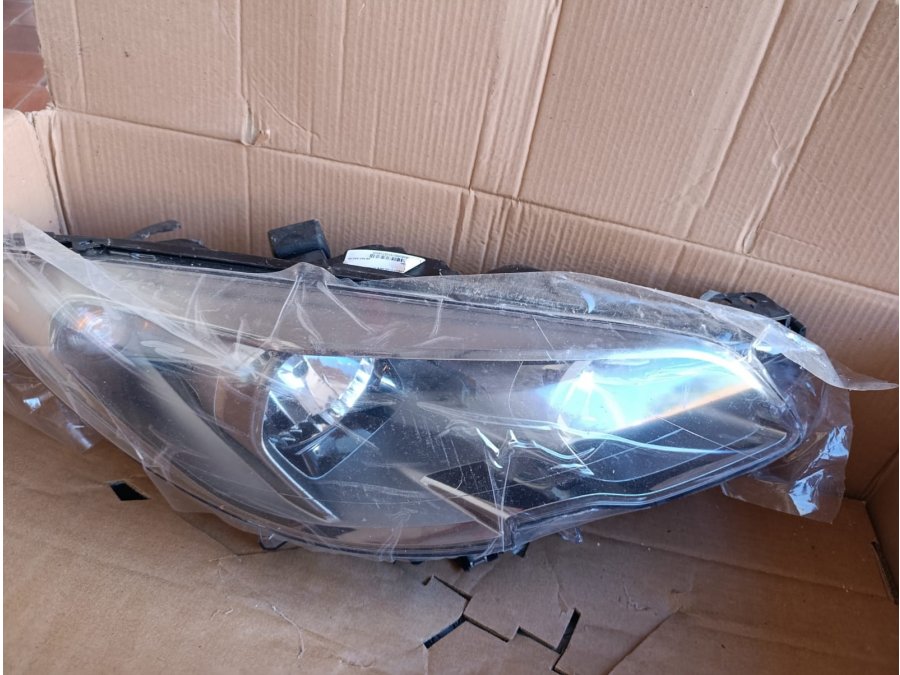 Repuestos Peugeot 308 Óptica y Parrilla nuevas y original