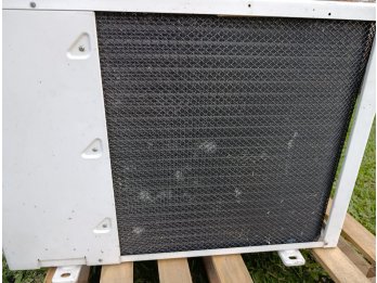 Vendo Aire Split 4500 frigorias White Westinghouse en uso.