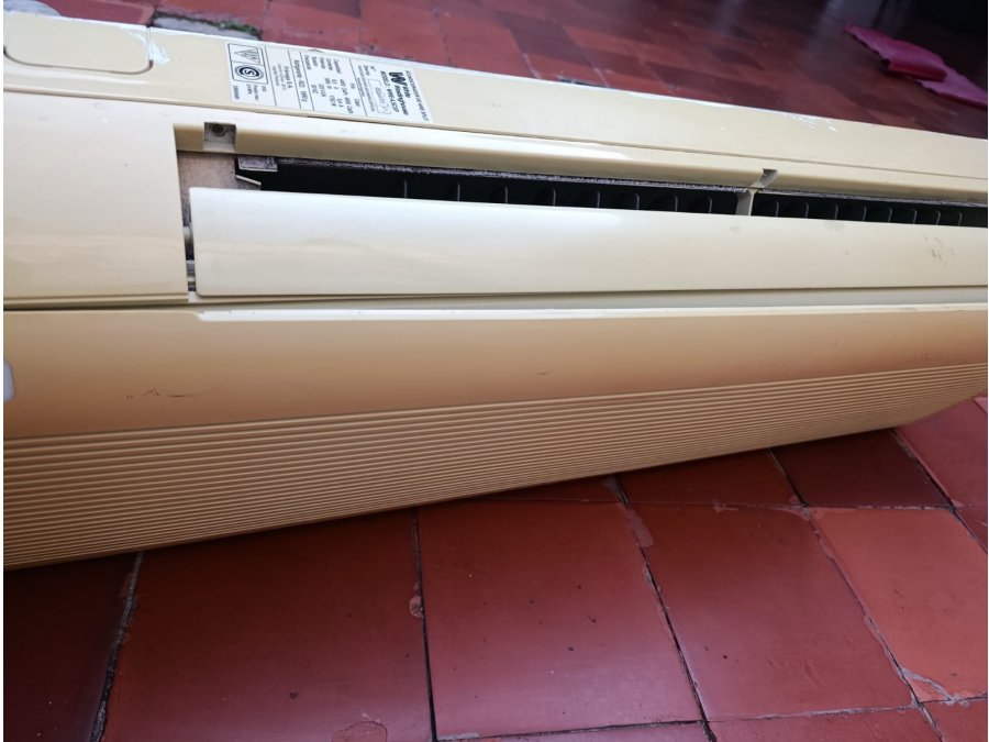 Vendo Aire Split 4500 frigorias White Westinghouse en uso.