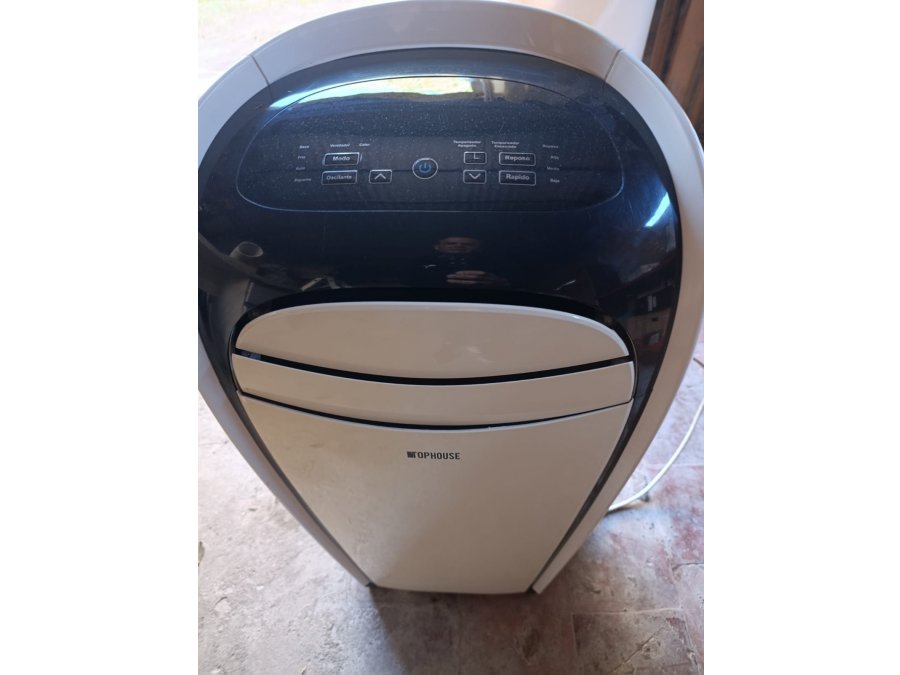 Se vende AA Portatil Excelente 2700 frigorias.