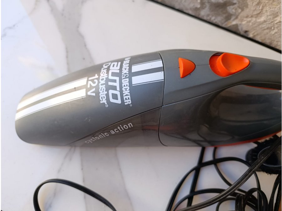 Se vende aspiradora black decker usada portatil para auto