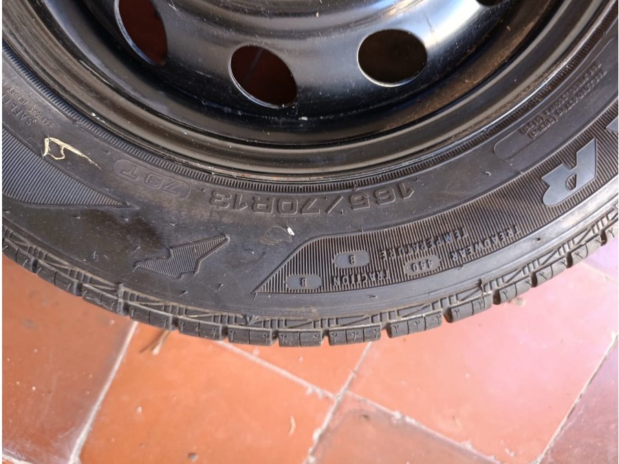 Cubiertas con llantas usadas poco uso