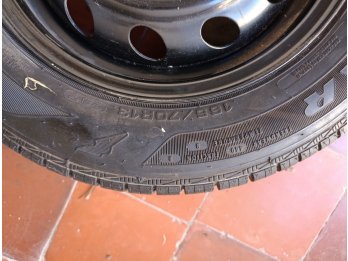 Cubiertas con llantas usadas poco uso