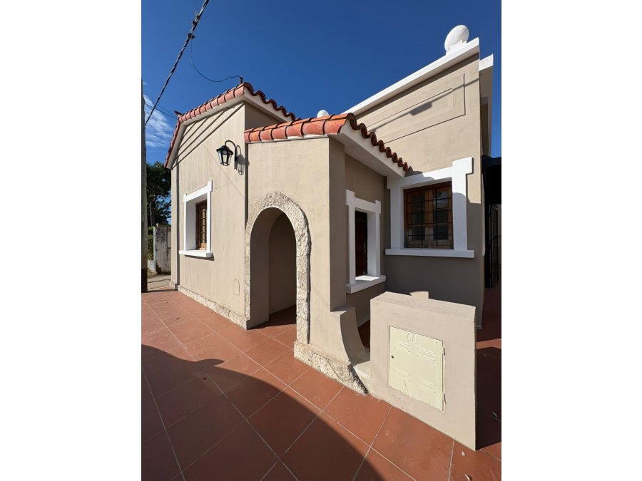HERMOSA CASA REFACCIONADA A NUEVA - 3 DORM ZONA PARACAO !!!