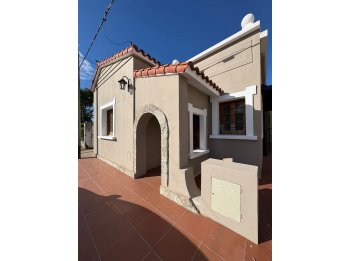 HERMOSA CASA REFACCIONADA A NUEVA - 3 DORM ZONA PARACAO !!!