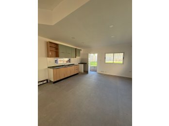 HERMOSA CASA REFACCIONADA A NUEVA - 3 DORM ZONA PARACAO !!!