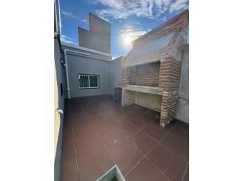 HERMOSA CASA REFACCIONADA A NUEVA - 3 DORM ZONA PARACAO !!!