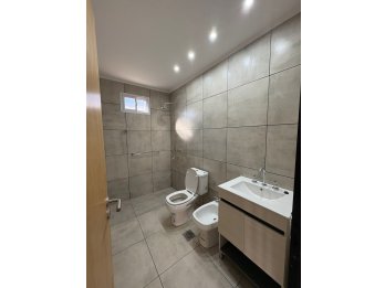 HERMOSA CASA REFACCIONADA A NUEVA - 3 DORM ZONA PARACAO !!!