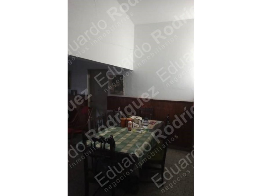 En venta amplia casa quinta
