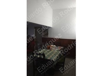 En venta amplia casa quinta