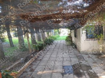 En venta amplia casa quinta