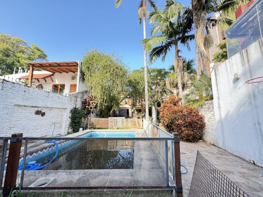 Venta de casa en calle Malvinas.