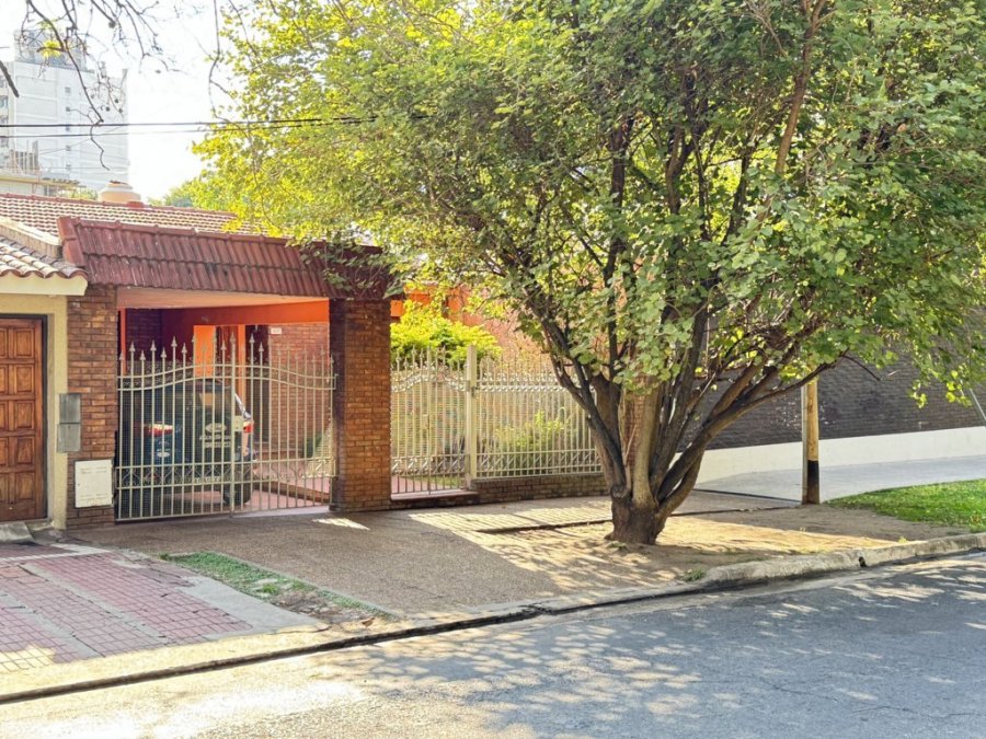 Venta de casa en calle Malvinas.