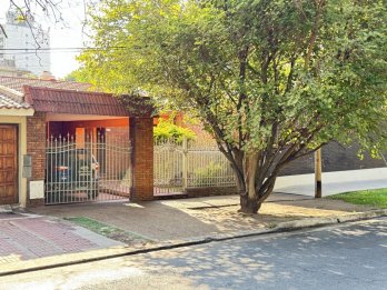 Venta de casa en calle Malvinas.