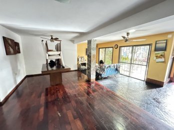 Venta de casa en calle Malvinas.