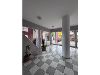 DEPARTAMENTO CON BALCÓN AL FRENTE DOS DORMITORIOS Y COCHERA
