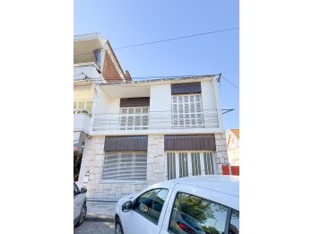 VENDO AMPLIA CASA EN CALLE RAMIREZ, CASI FRENTE A LA PERUANA