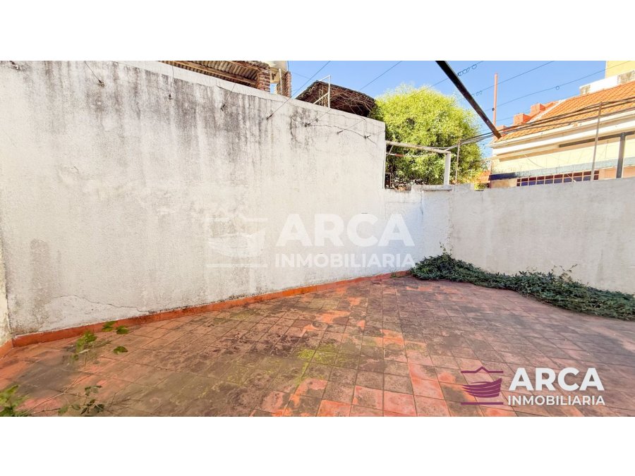 VENDO AMPLIA CASA EN CALLE RAMIREZ, CASI FRENTE A LA PERUANA