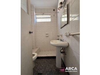 VENDO AMPLIA CASA EN CALLE RAMIREZ, CASI FRENTE A LA PERUANA