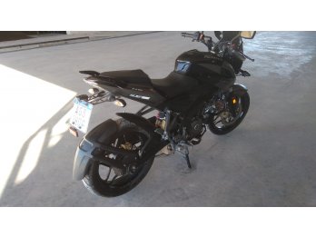 Rouser bajaj ns 200