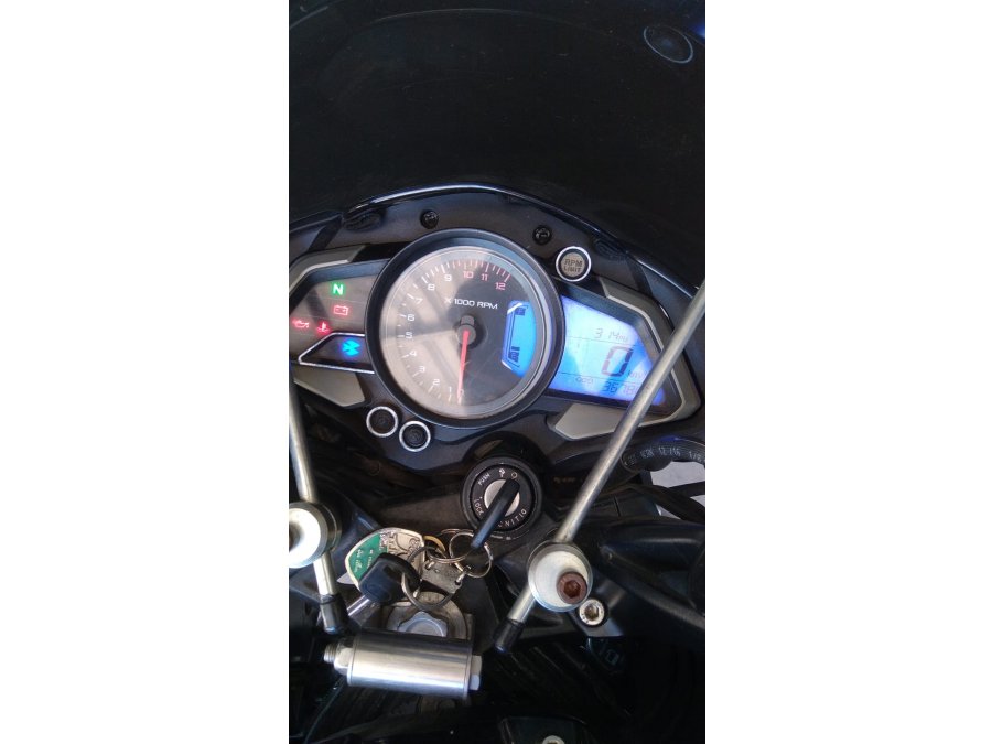 Rouser bajaj ns 200