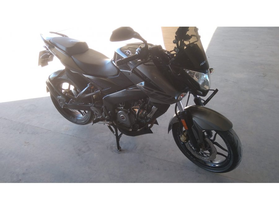 Rouser bajaj ns 200