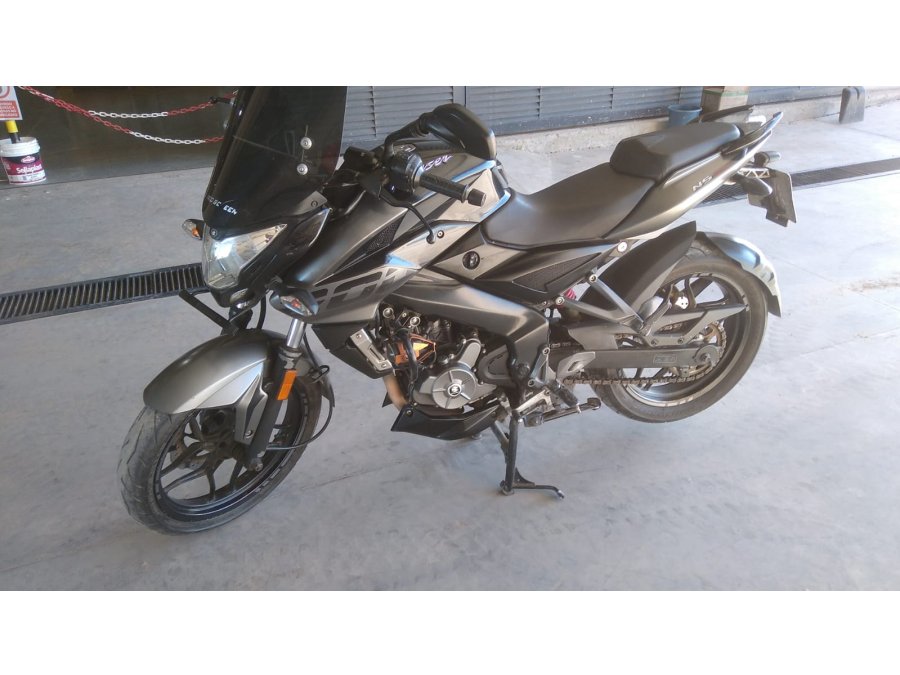 Rouser bajaj ns 200