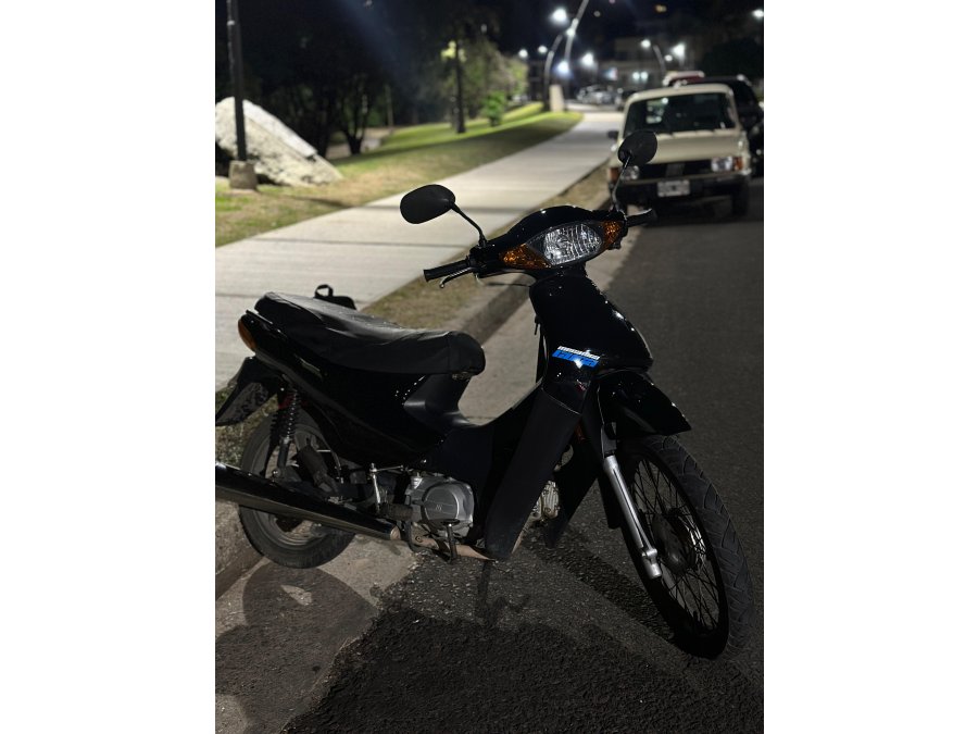 Hermosa scooter automática, una joya