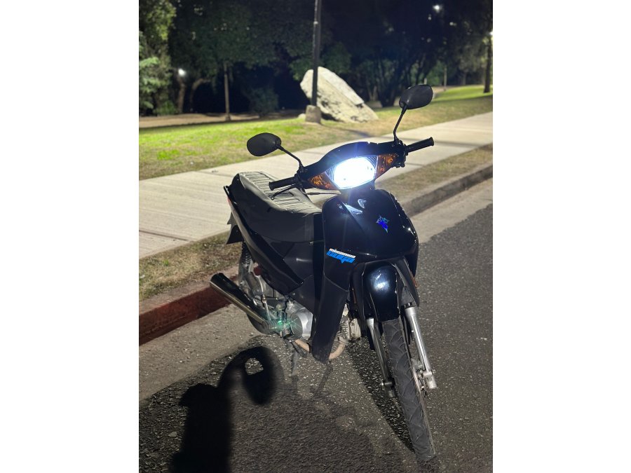 Hermosa scooter automática, una joya