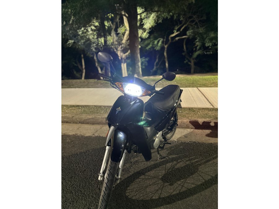 Hermosa scooter automática, una joya