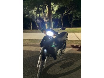 Hermosa scooter automática, una joya