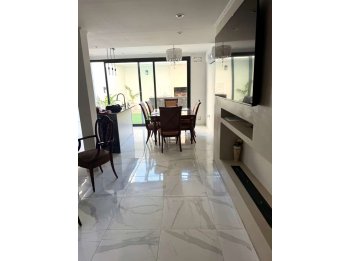 VENDO CASA MODERNA A ESTRENAR, ZONA CLUB ESTUDIANTES