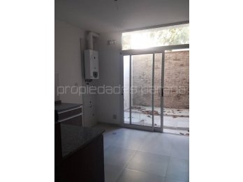 ALQUILO MODERNO Y LUMINOSO DUPLEX, CON COCHERA - zona Centro
