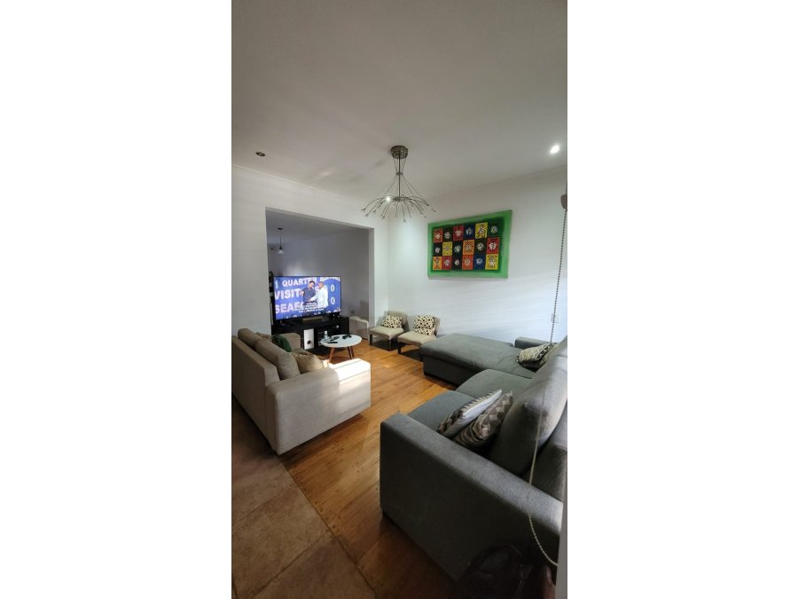 VENDO HERMOSA CASA, CON 2 COCHERAS, QUINCHO, FONDO CON VERDE