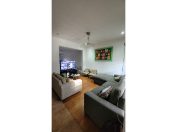 VENDO HERMOSA CASA, CON 2 COCHERAS, QUINCHO, FONDO CON VERDE