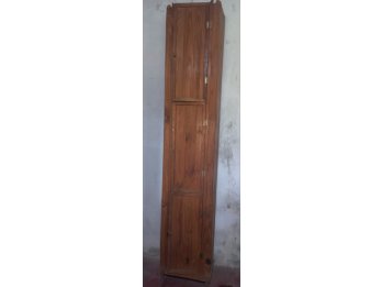 Mueble de pino de 3 puertas – 2,40 × 0,45 × 0,25 m