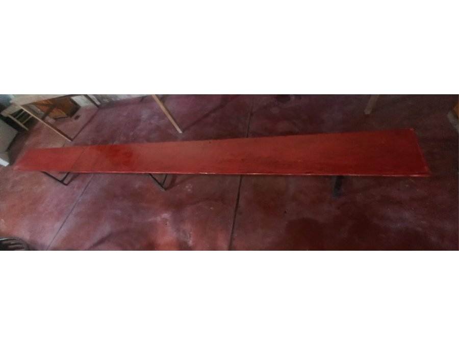 Remato banco con patas de caño estructural – 3,90 × 0