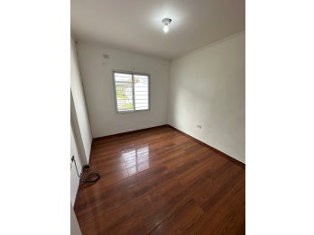 CASA EN VENTA LISTA PARA INGRESAR- GDOR PARERA 2336
