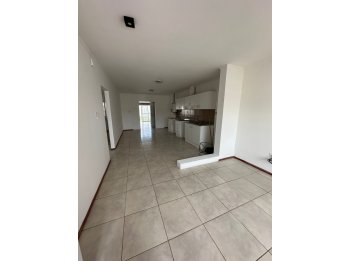 CASA EN VENTA LISTA PARA INGRESAR- GDOR PARERA 2336