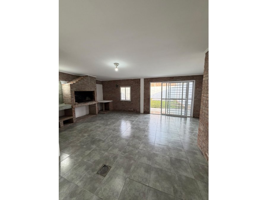 CASA EN VENTA LISTA PARA INGRESAR- GDOR PARERA 2336
