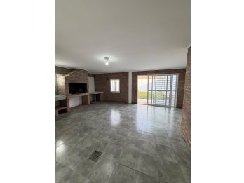 CASA EN VENTA LISTA PARA INGRESAR- GDOR PARERA 2336
