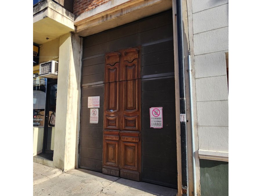 EN VENTA - COCHERA TECHADA EN MICROCENTRO