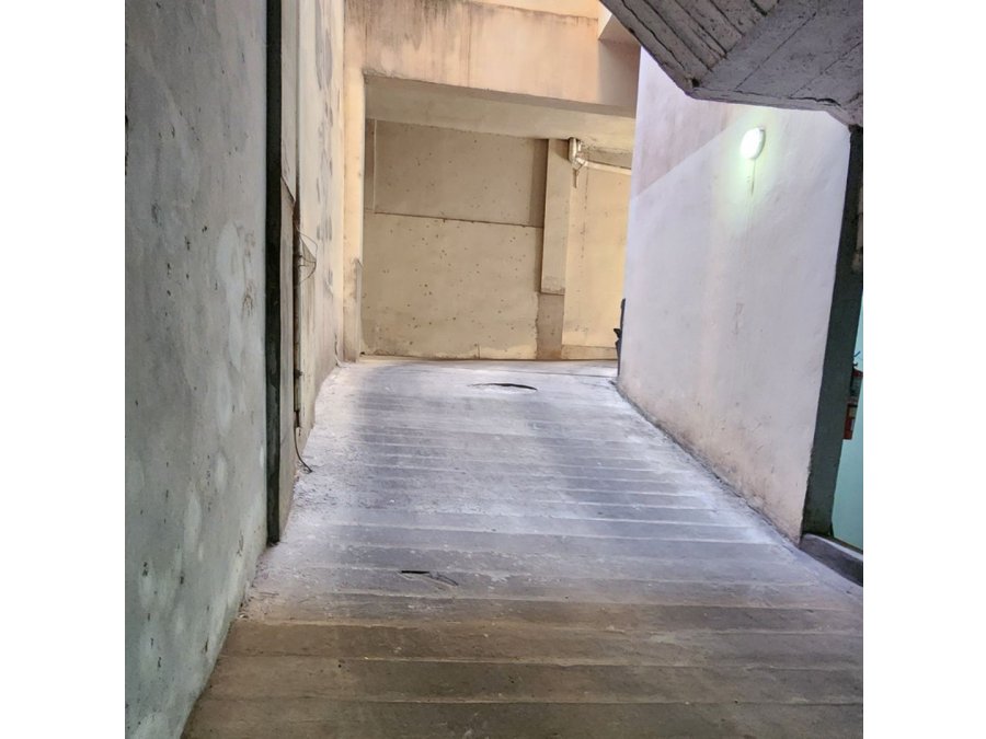EN VENTA - COCHERA TECHADA EN MICROCENTRO