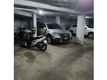 EN VENTA - COCHERA TECHADA EN MICROCENTRO