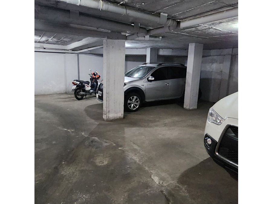EN VENTA - COCHERA TECHADA EN MICROCENTRO
